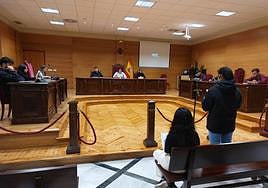 Alumnos del IES Universidad Laboral, durante la simulación de un juicio en la sede del TSJEx.