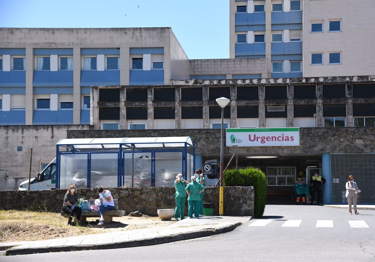 Entrada a las urgencias en el hospital de Plasencia.