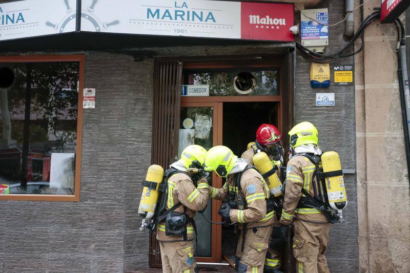 El incendio en el restaurante La Marina de Cáceres, en imágenes