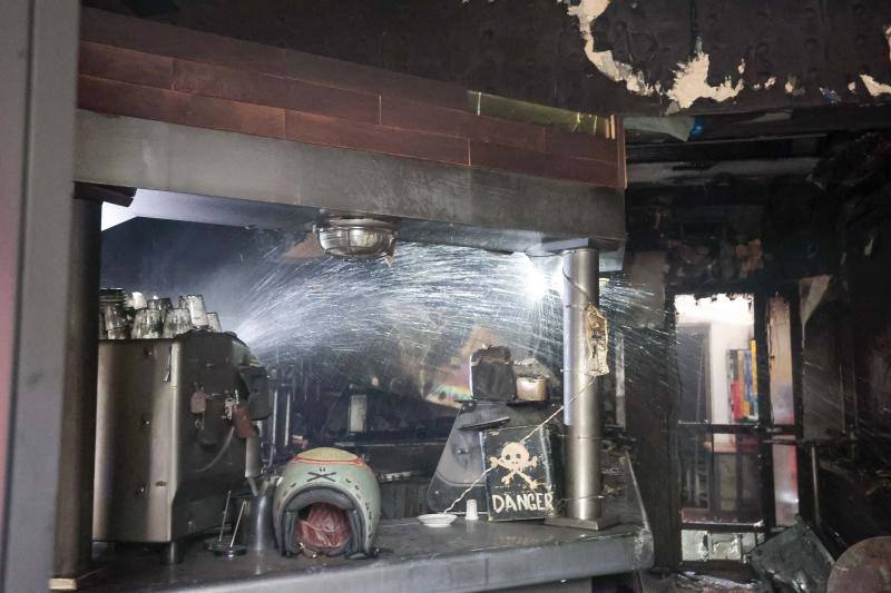 El incendio en el restaurante La Marina de Cáceres, en imágenes