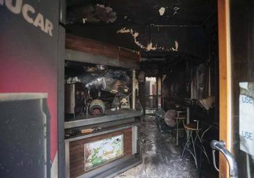 El incendio en el restaurante La Marina de Cáceres, en imágenes