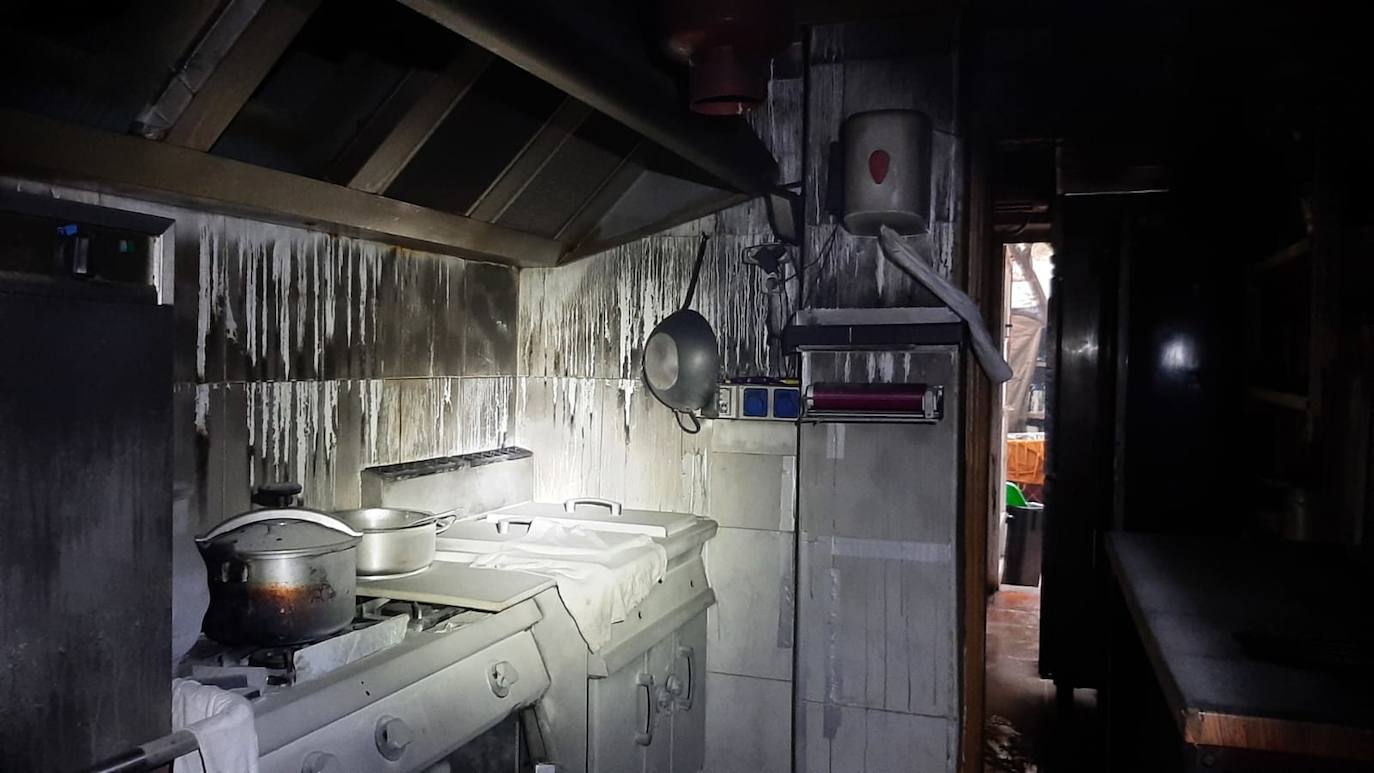 Así ha dejado el fuego el interior del restaurante La Marina