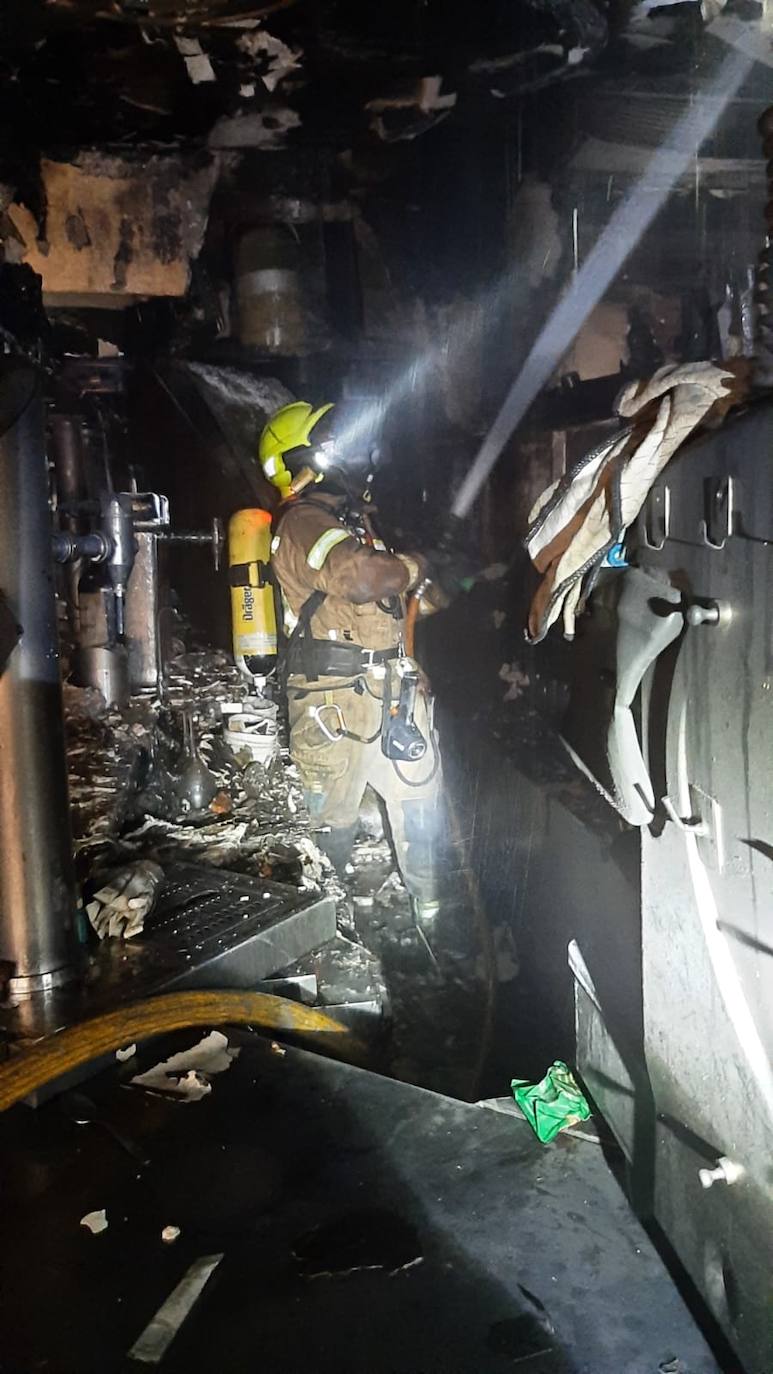 Así ha dejado el fuego el interior del restaurante La Marina