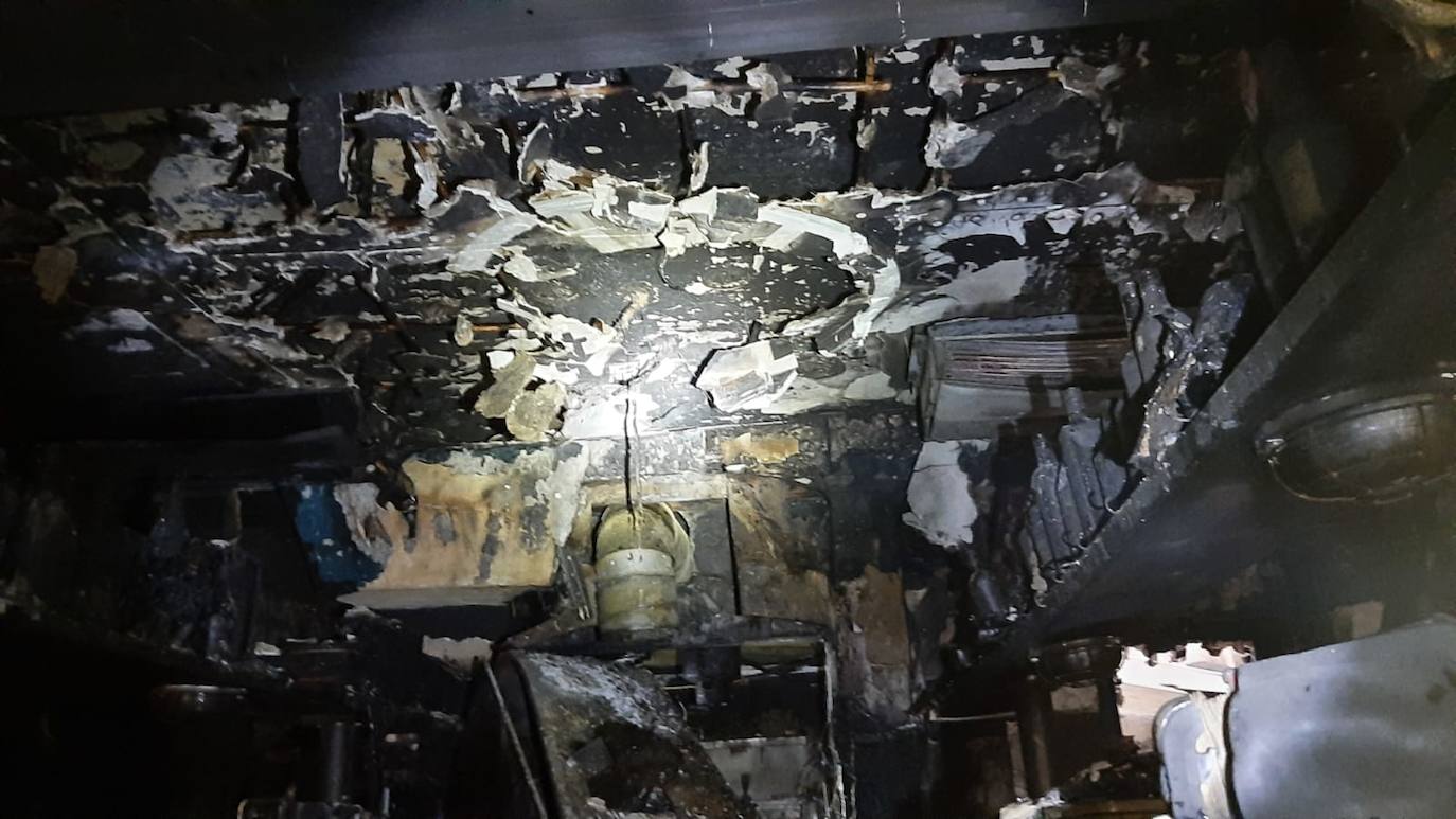 Así ha dejado el fuego el interior del restaurante La Marina