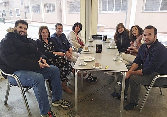 Último desayuno de un grupo de funcionarios en la Urbanización Guadiana.
