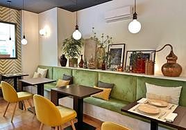 Comedor acogedor y cómodo del restaurante Castúo de Almendralejo.