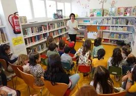 Actividad en la biblioteca municipal de Pardaleras.