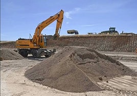 Movimientos de tierras en la parcela de Phi4tech en mayo.