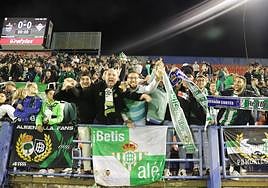 Ambiente en las gradas del Francisco de la Hera.