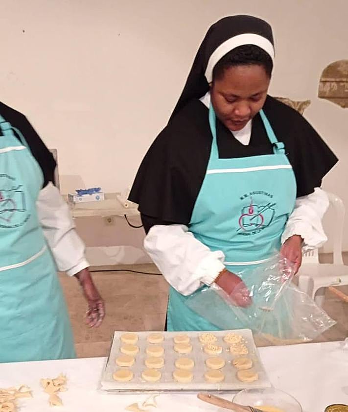 Imagen secundaria 2 - Entre otras actividades, se celebró una demostración de elaboración de dulces conventuales.