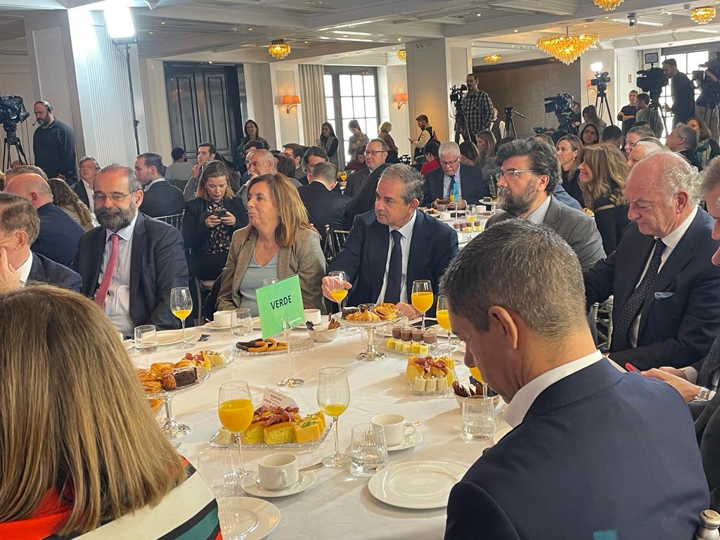 Asistentes al desayuno de María Guardiola en Madrid