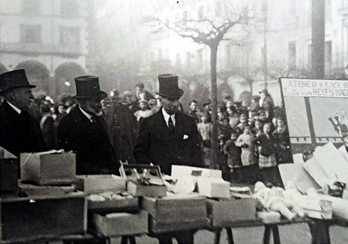 El Ateneo de Cáceres se fundó en 1925. Una de sus funciones fue organizar la Fiesta de Reyes Magos, dando regalos a los niños de familias necesitadas.