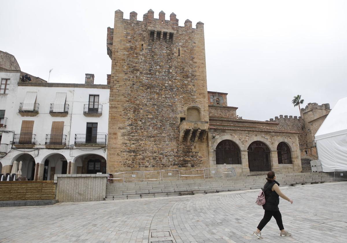 Acordonan en Cáceres la zona de la Torre de Bujaco por desprendimientos