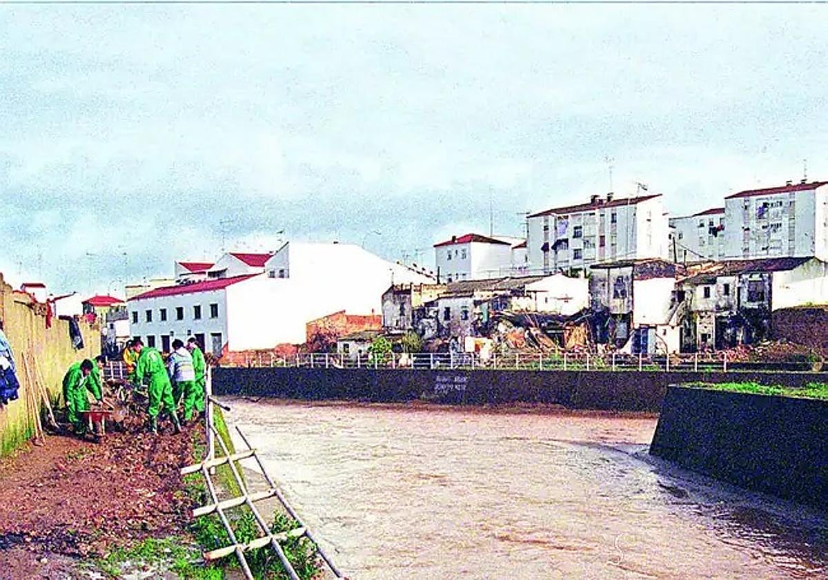 Limpieza de los arroyos tras la riada del 97.