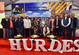 Un momento de la inauguración de la IX Feria de Apicultura y Turismo de Las Hurdes, en Caminomorisco.