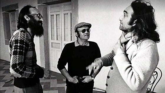 El padre... coautor de 'Cara al sol'; y el hijo... el mayor cantautor contra Franco