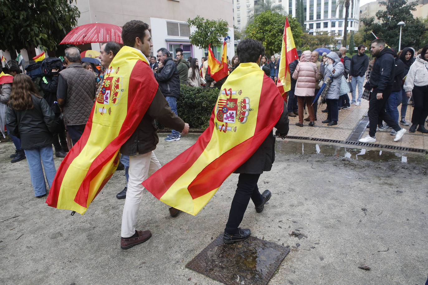 Concentración en la Plaza de Noruega de Cáceres, donde se ubica la sede del PSOE, cita convocada por Vox