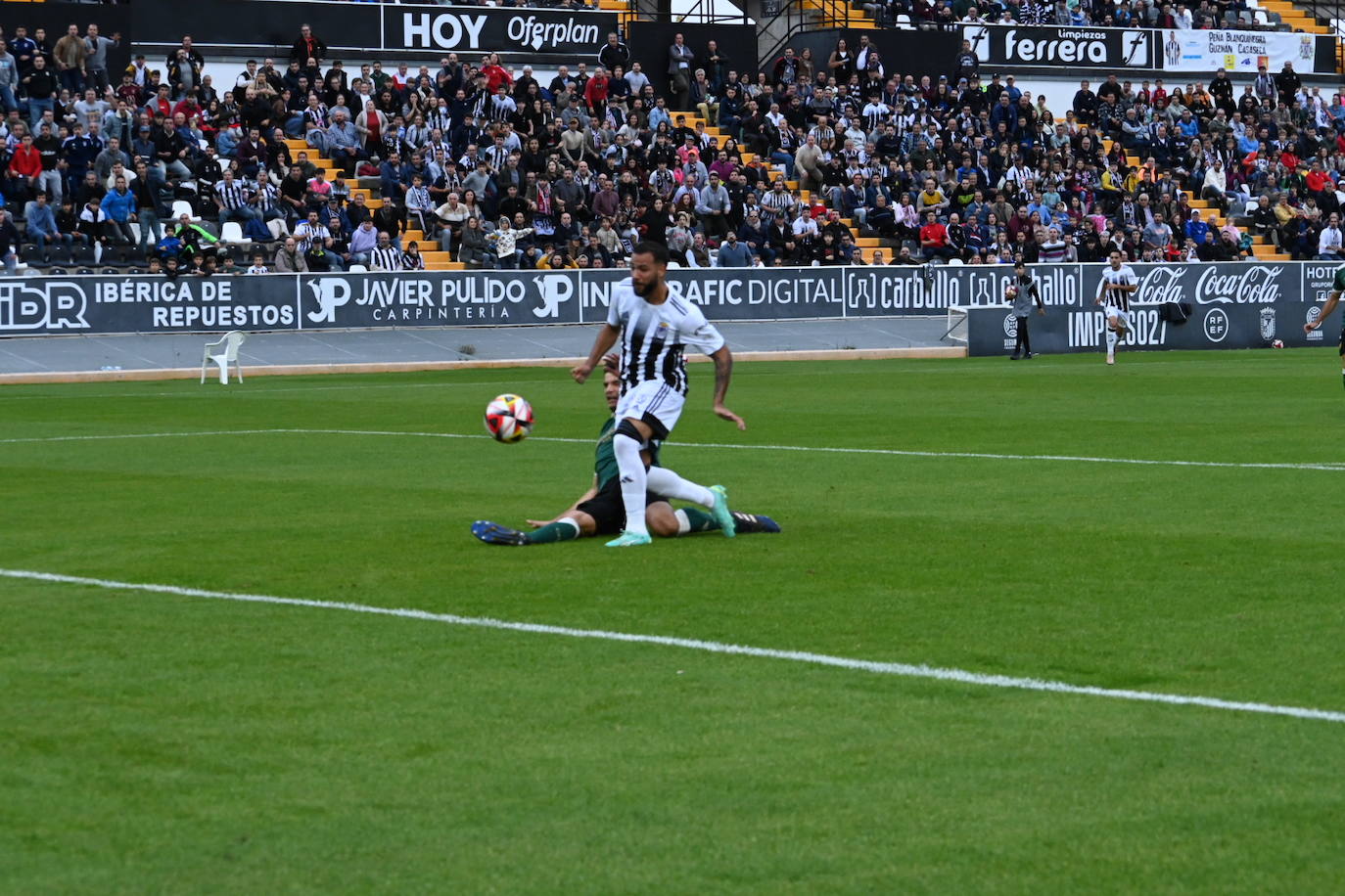 El partido Badajoz-Cacereño, en imágenes