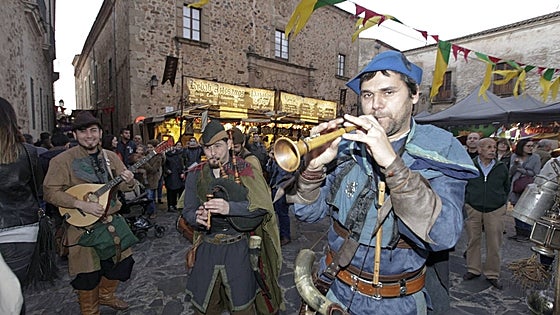 El Mercado Medieval de Cáceres salva su bloqueo y empezará este jueves en el casco viejo