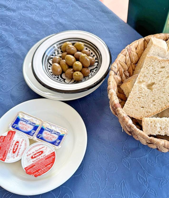 Imagen secundaria 2 - Jabalí, bacalao y aperitivos.