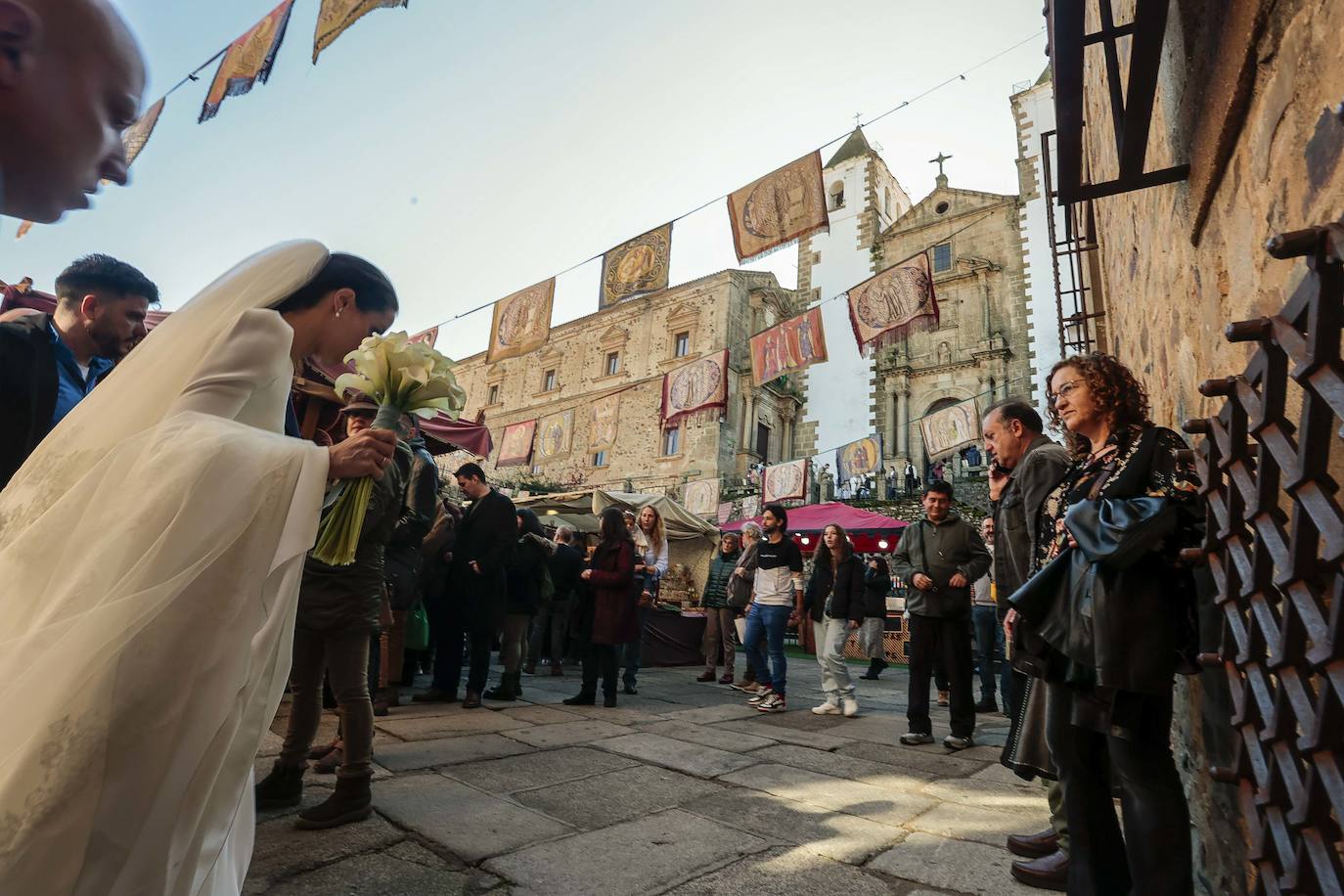 Miles de personas disfrutan del día grande del Mercado Medieval de Cáceres
