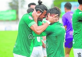 Facu y Manolo Ortiz celebran un gol contra el Getafe B.