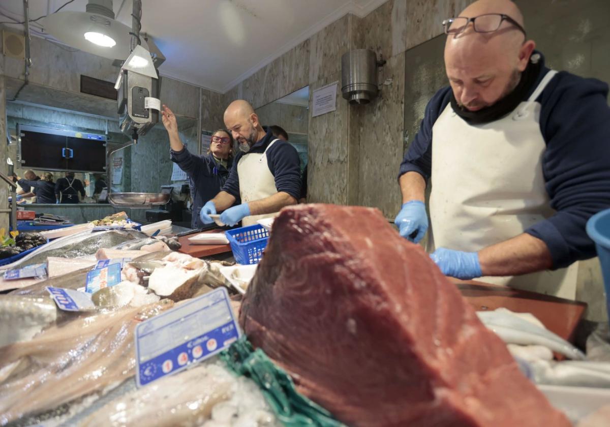 Imagen de la pescadería Salgado de la plaza de San Juan.