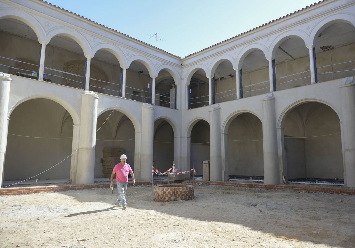 Obras de rehabilitación del convento San Pedro de Alcántara en una imagen de octubre.