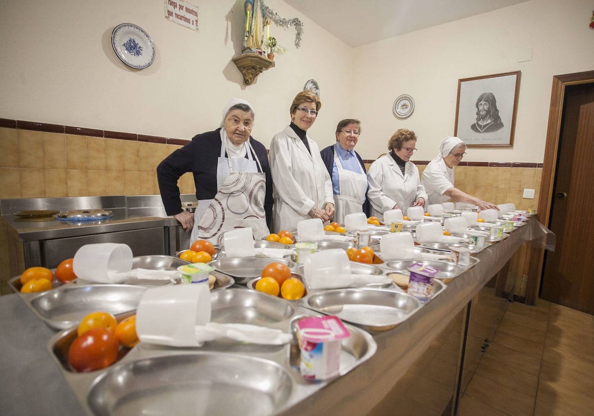 Hijas de la Caridad en el comedor social.