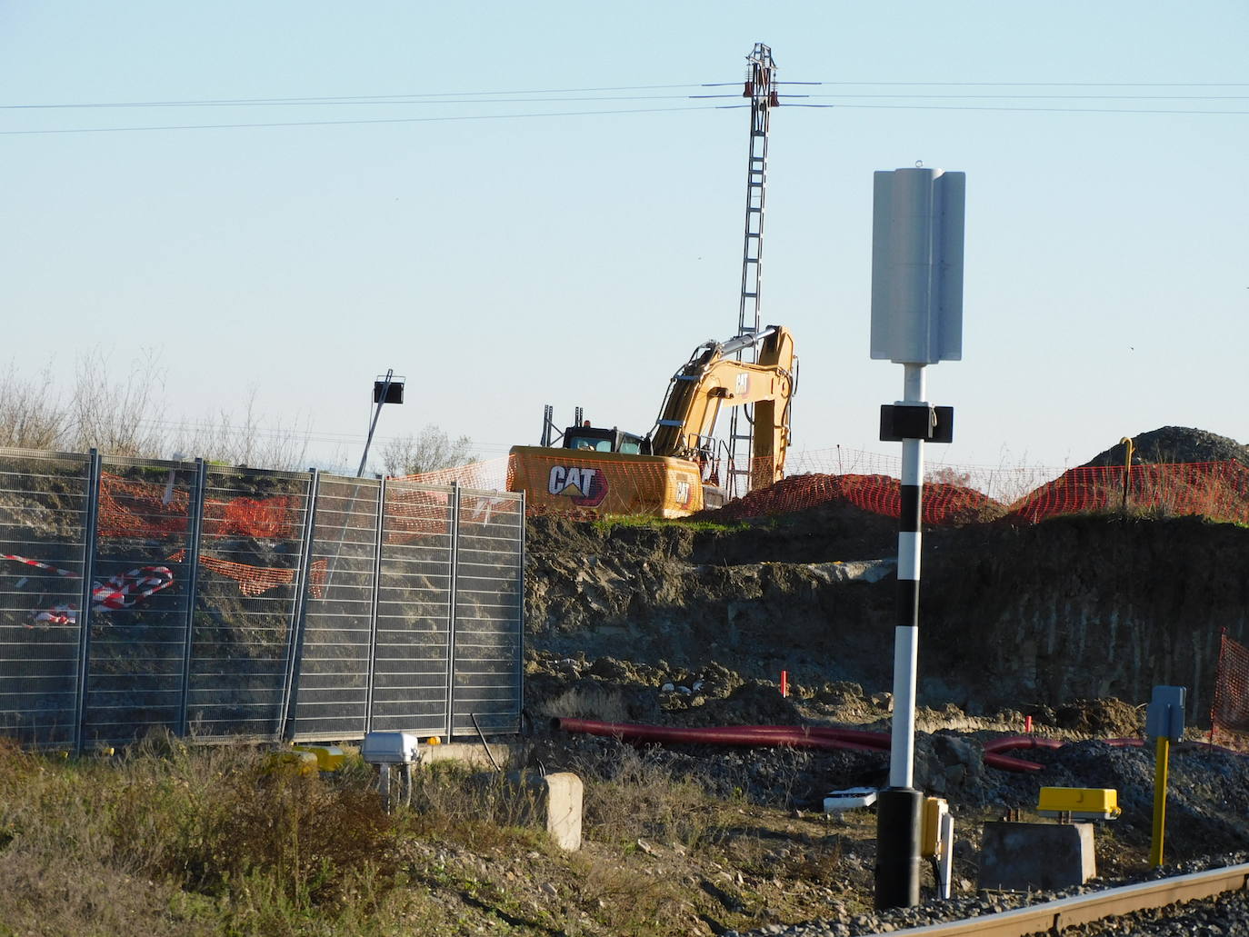 Unas obras provocan un escape de gas cerca de las vías del tren en Navalmoral