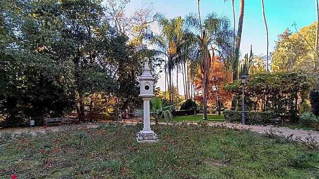 Imagen después - A la izquierda, dibujo de José Manuel Gamero en el parque de Castelar, a la derecha, foto del parque de Castelar.