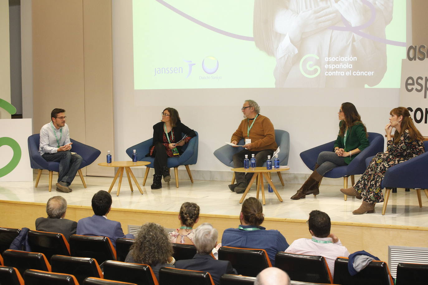 Mesa de periodistas en el Congreso Extremeño organizado por la AECC de Cáceres