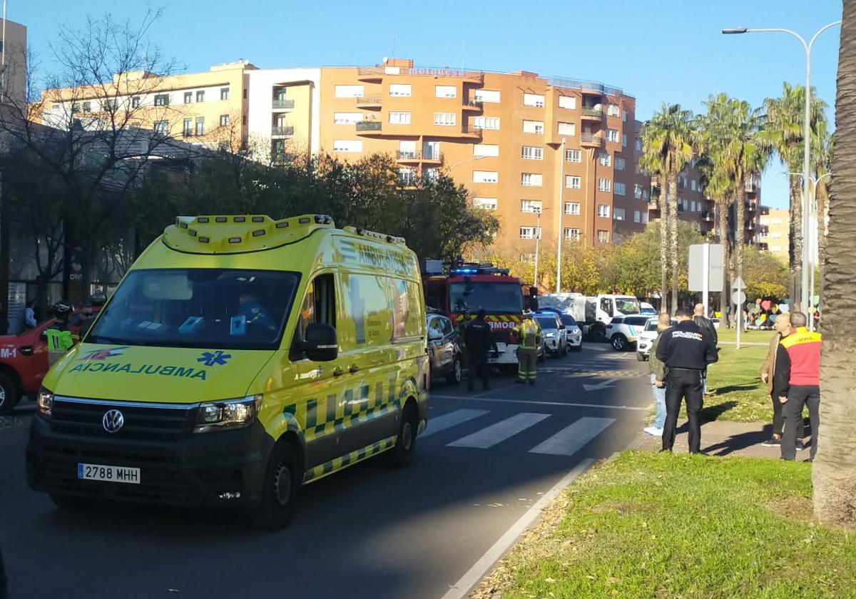 Dos heridas graves tras sufrir un atropello y quedar bajo el vehículo en Badajoz