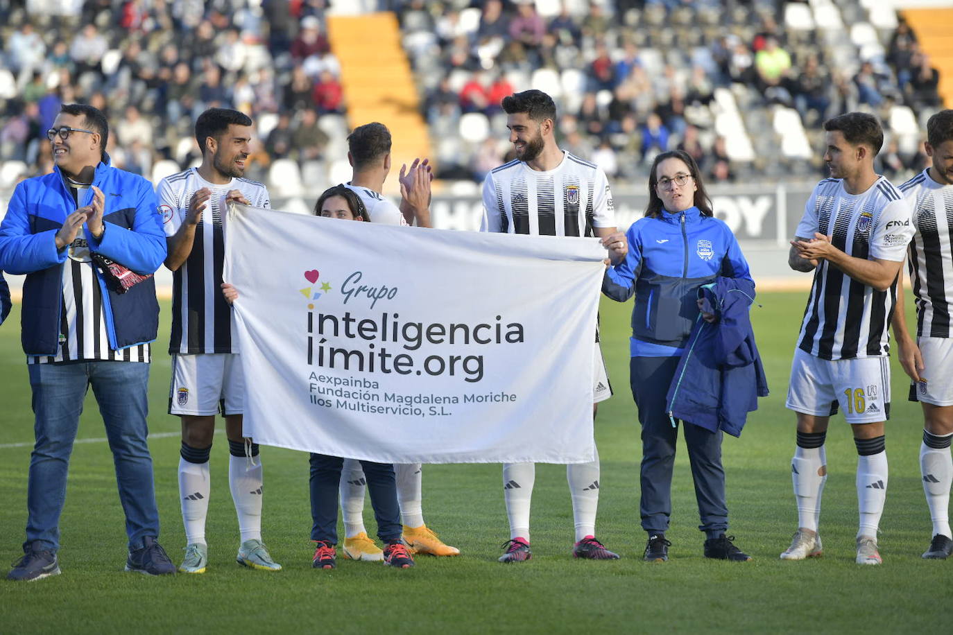 Imágenes del partido entre el Badajoz y G. Segoviana