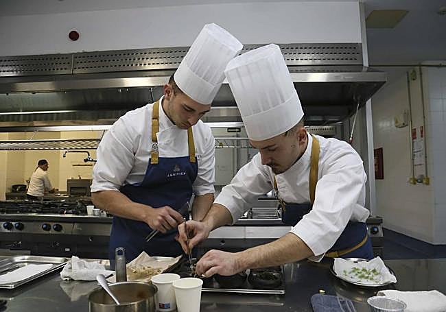 Chefs participantes en el certamen gastronómico.
