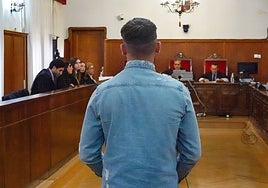 El acusado al inicio del juicio que comenzó este martes en la Audiencia de Badajoz.