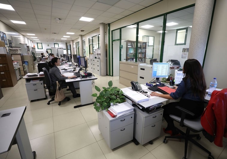 La Junta abre el concurso de méritos para cubrir 2.746 plazas de funcionarios y laborales