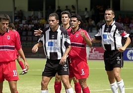 Cheli, Negredo, en segundo plano, y Germán, en la última victoria pacense en tierras canarias en 2003.