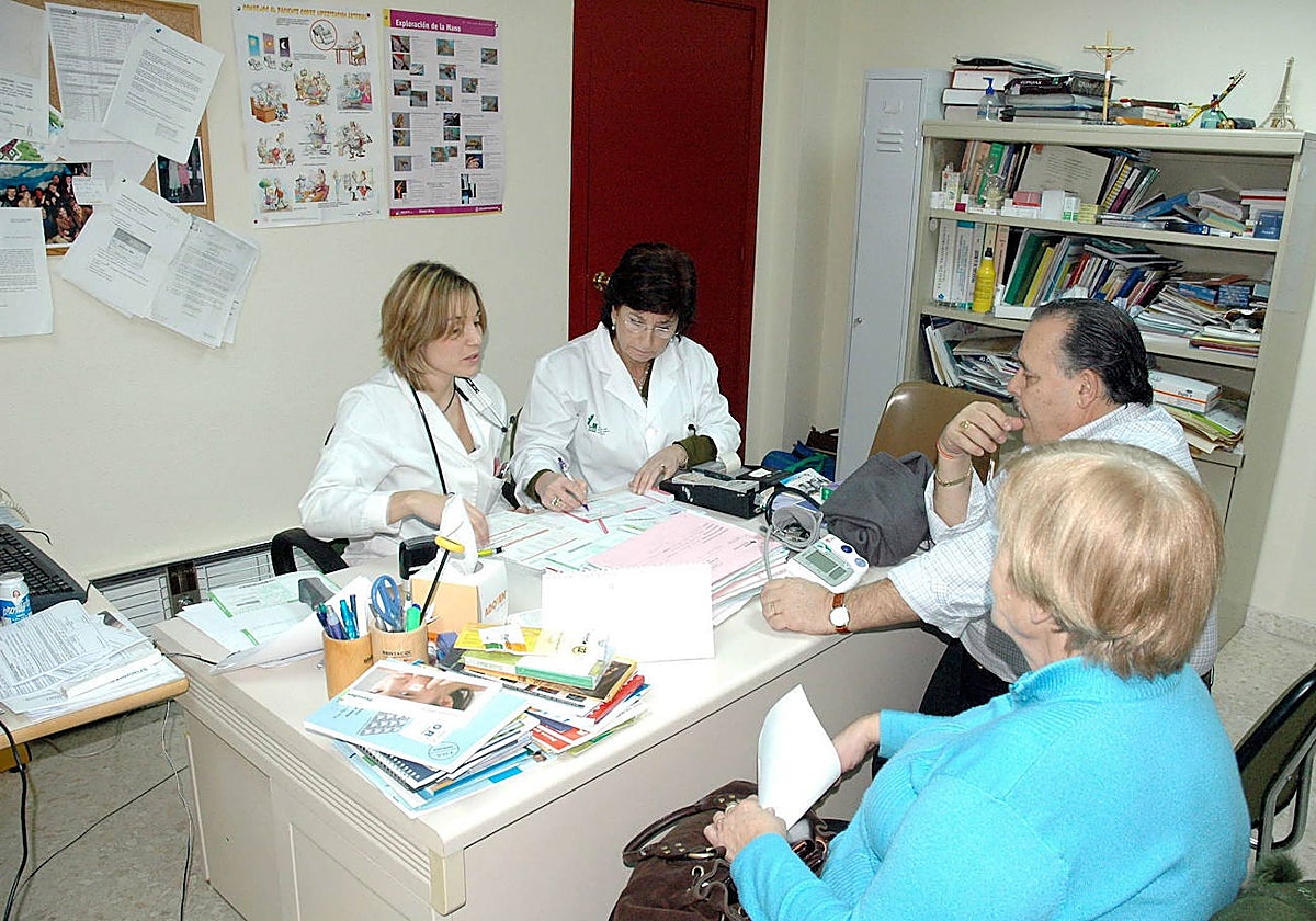 Consulta en un centro de salud en una imagen de archivo.