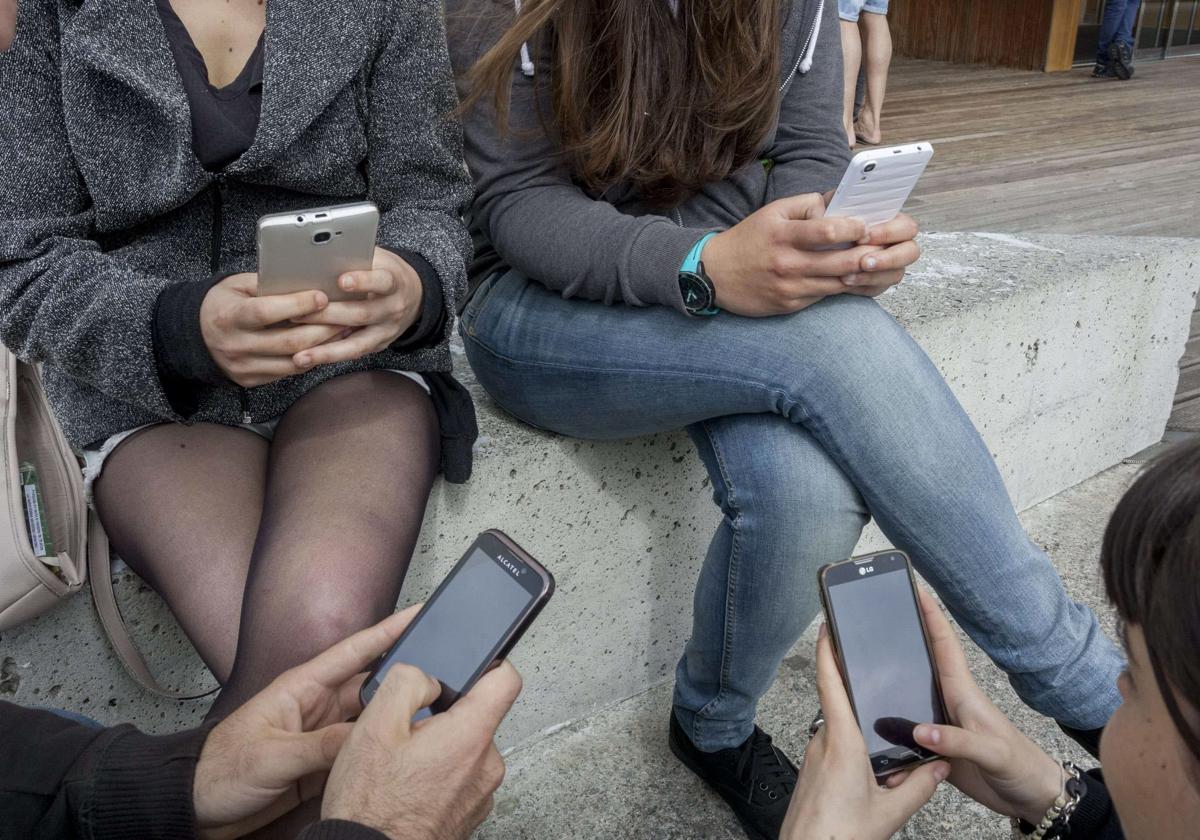 El perfil del usuario que llama al teléfono de salud mental: universitaria de entre 21 y 25 años