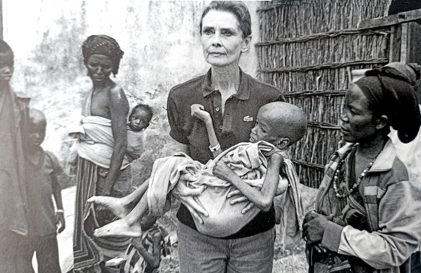 En sus últimos años trabajó de manera desinteresada para Unicef. En septiembre de 1992, ya desahuciada por el cáncer que tenía, hizo su último viaje a Somalia para visibilizar la muerte injusta de miles de niños por hambre. Falleció tres meses después, con 63 años.