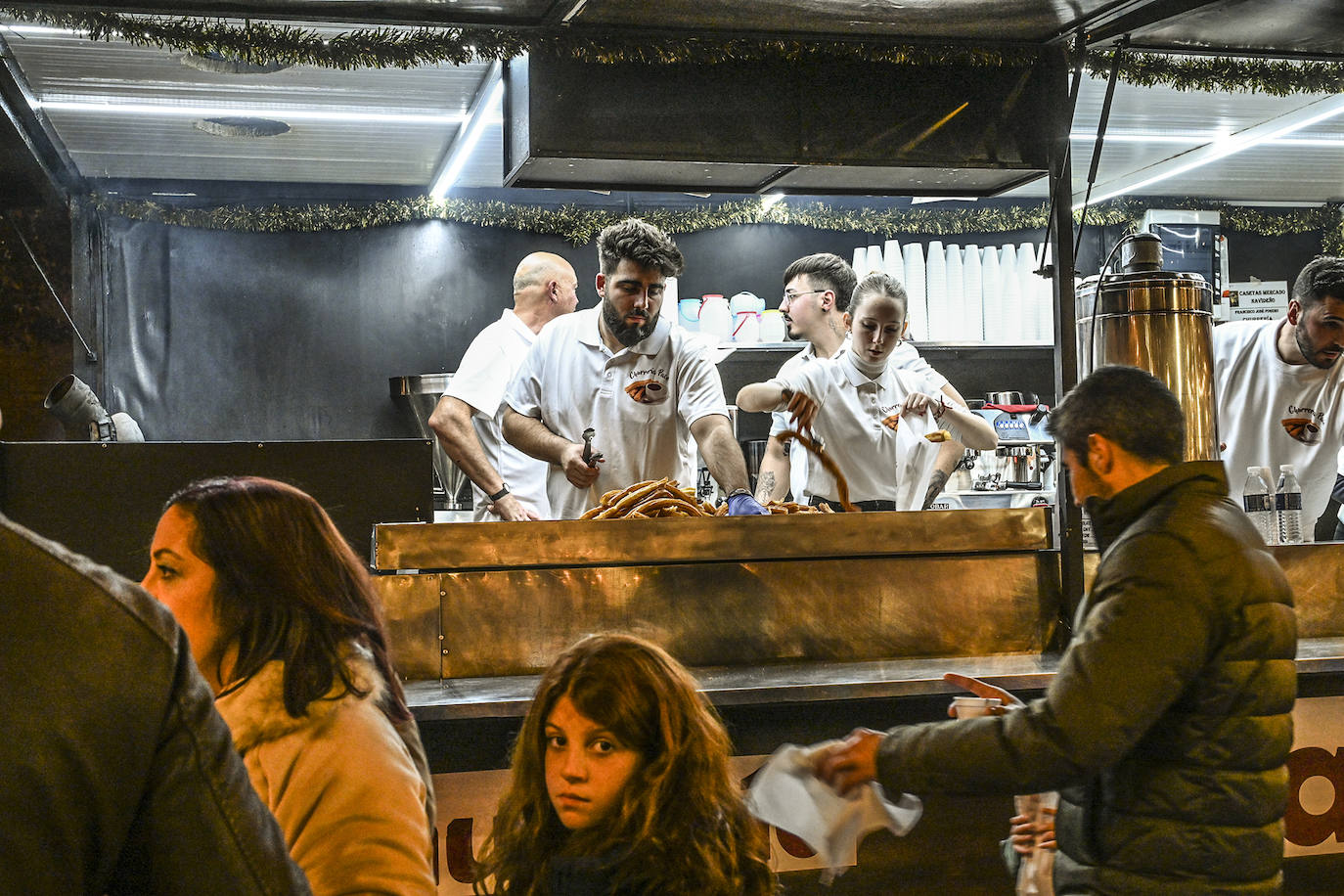 Es el puesto con más clientes cada Navidad. De San Francisco pocos salen sin un churro en la mano.