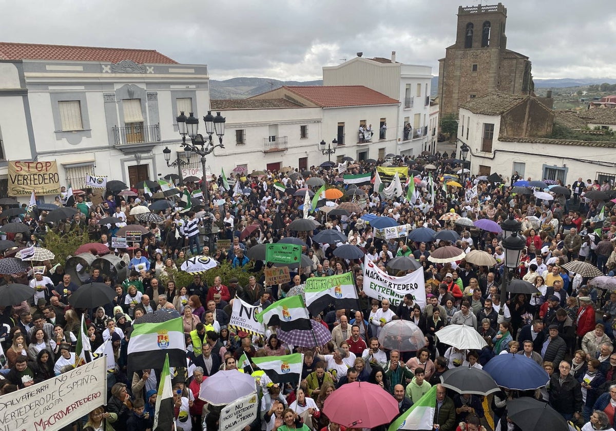 Manifestación el 22 de octubre del año pasado contra el proyecto del macrovertedero planteado en Salvatierra de los Barros.