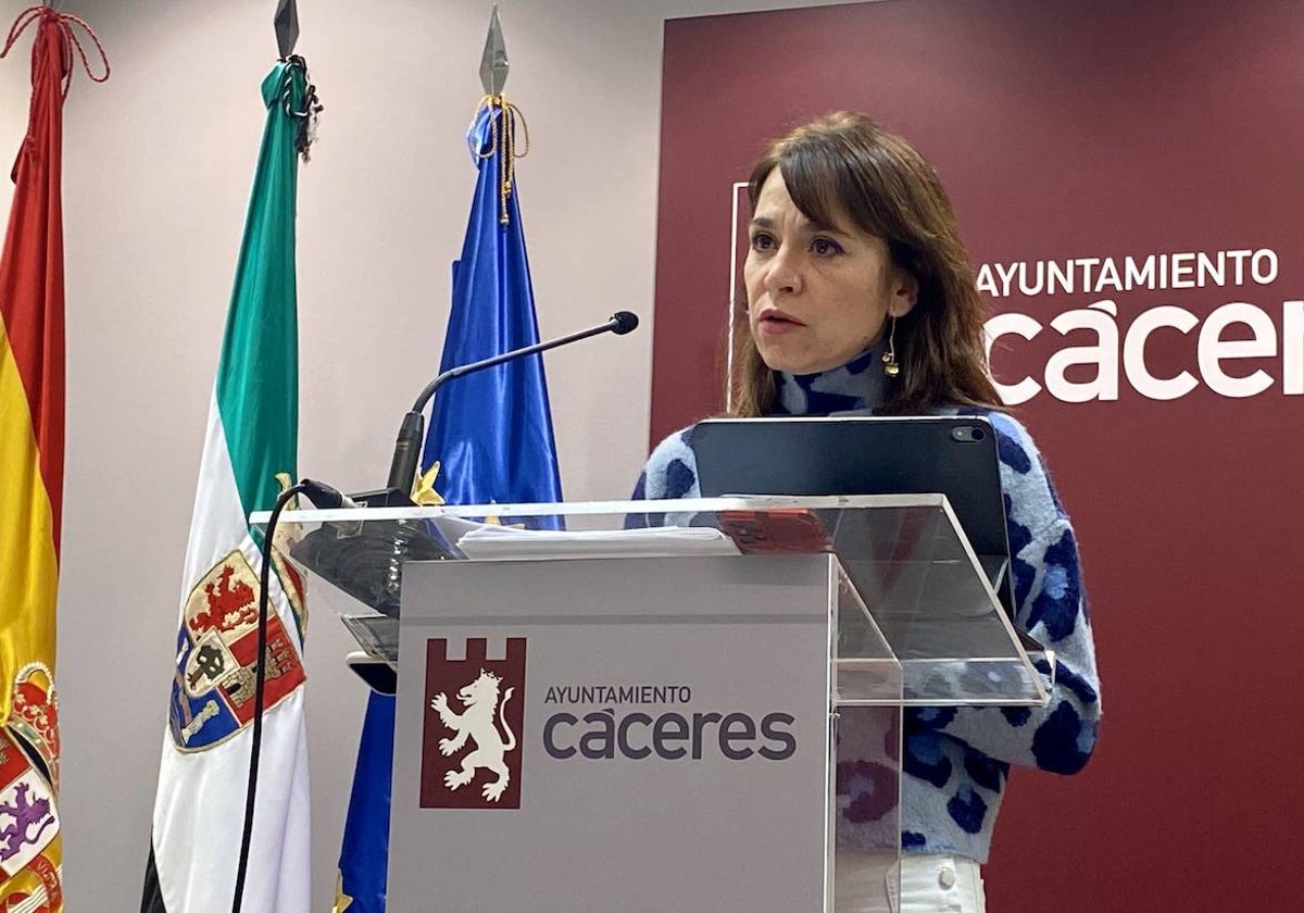 Belén Fernández, este martes, durante una rueda de prensa ofrecida en el Ayuntamiento.