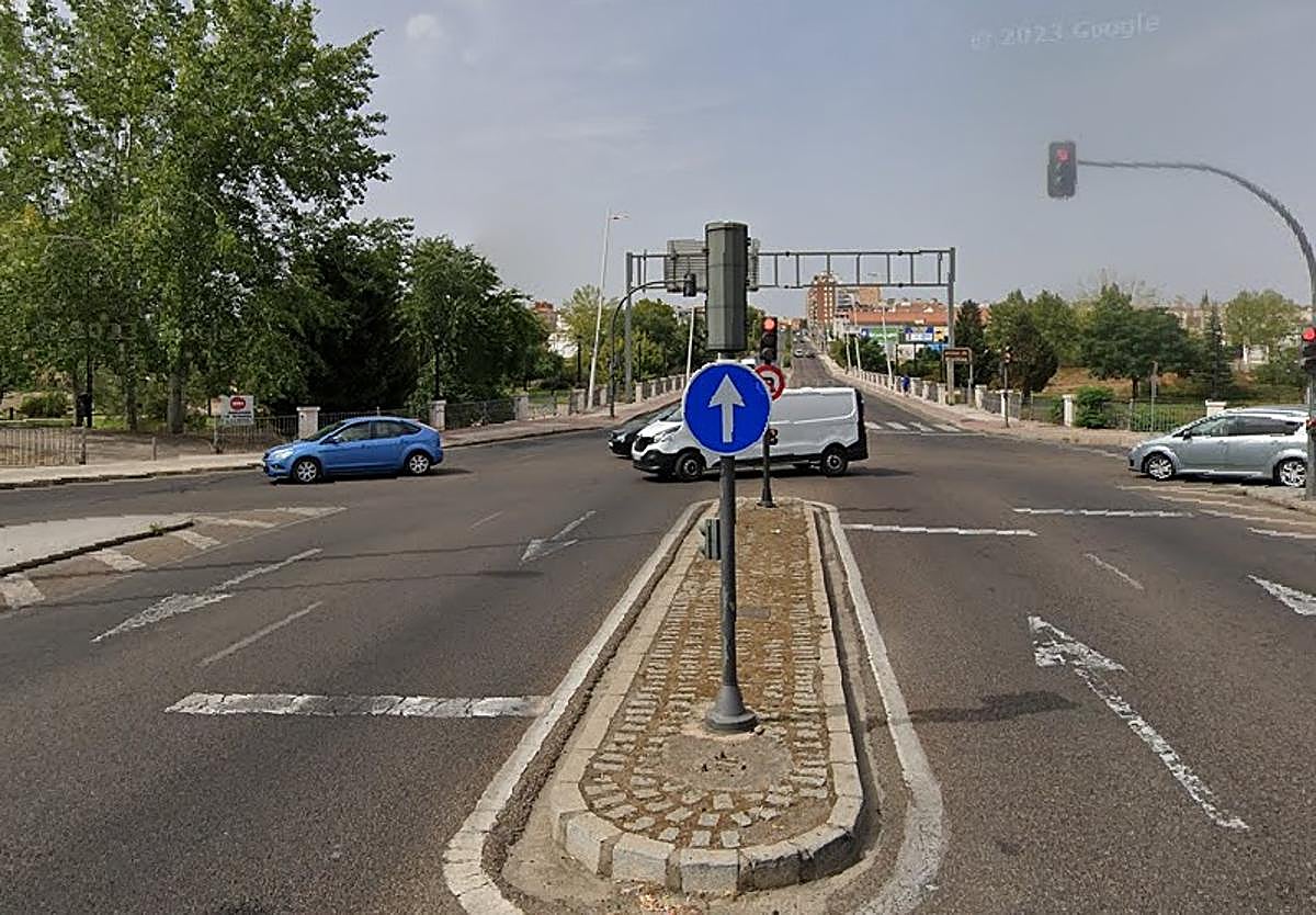Una colisión múltiple deja dos heridos en el cruce de la 'autopista' con la carretera de Sevilla