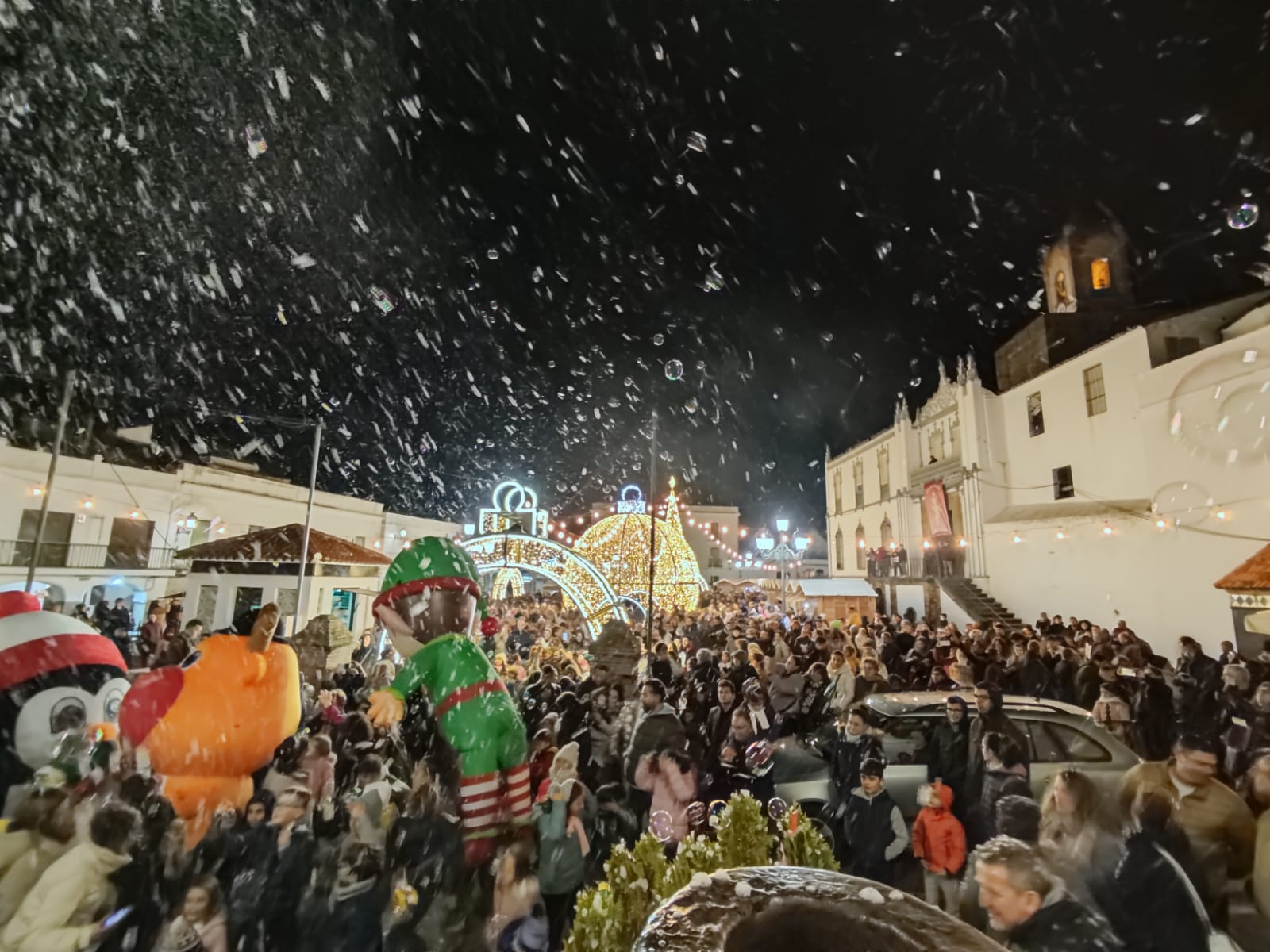 Masivo encendido del alumbrado navideño en Fregenal