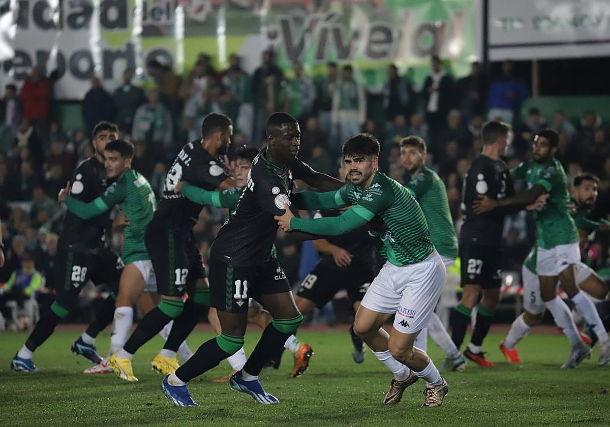 Los serones pugnaron de tú a tú con un todopoderoso Betis que sudó para lograr el pase.