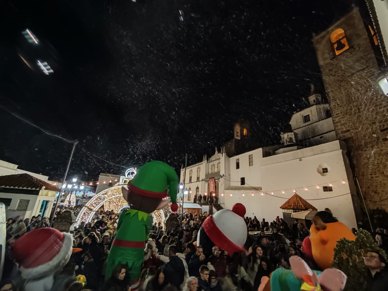 Masivo encendido del alumbrado navideño en Fregenal