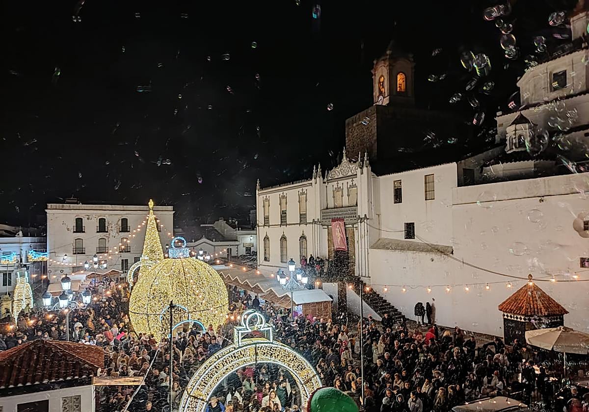Masivo encendido del alumbrado navideño en Fregenal