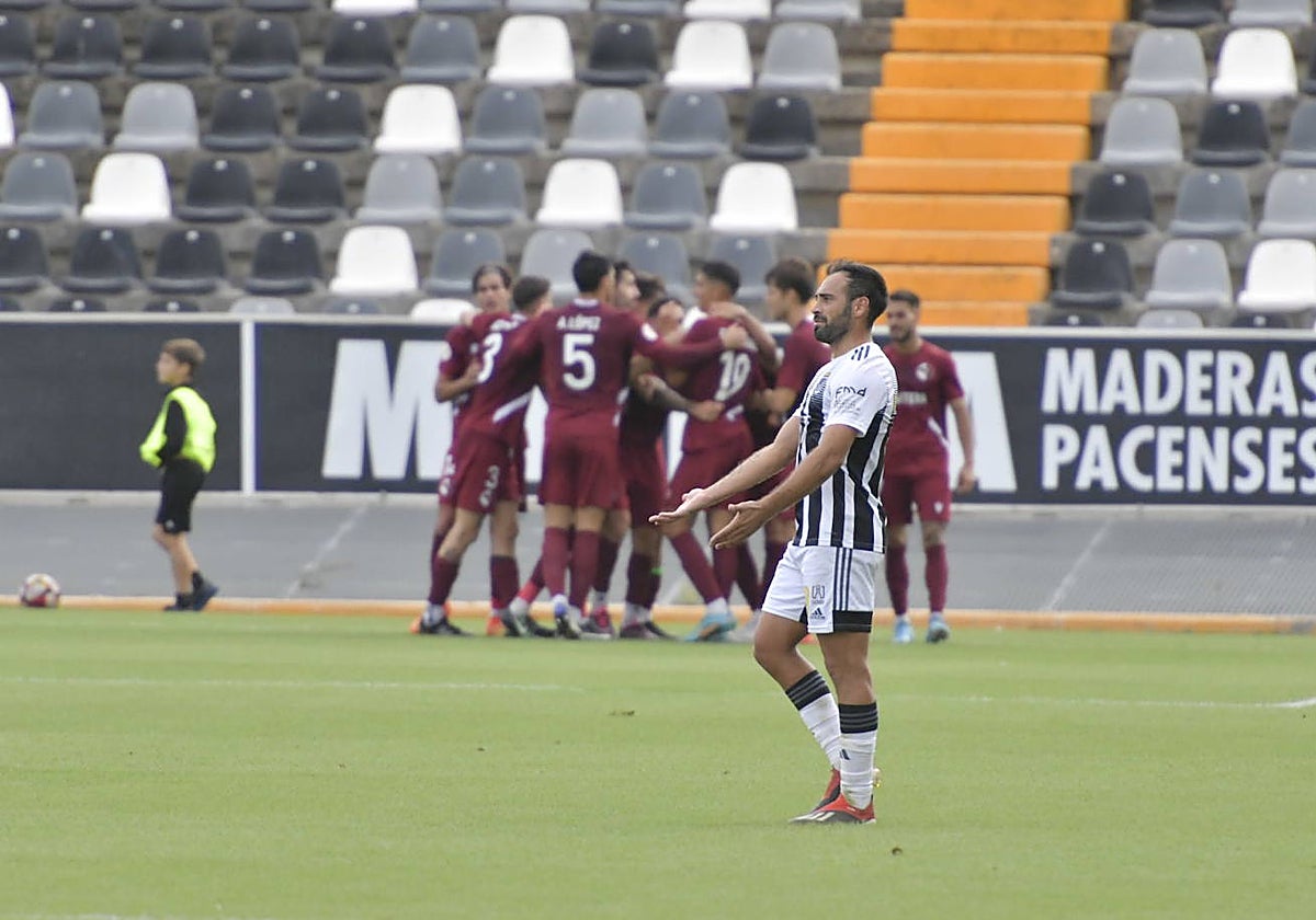 Damián Petcoff durante el partido frente al Ursaria en el Nuevo Vivero.